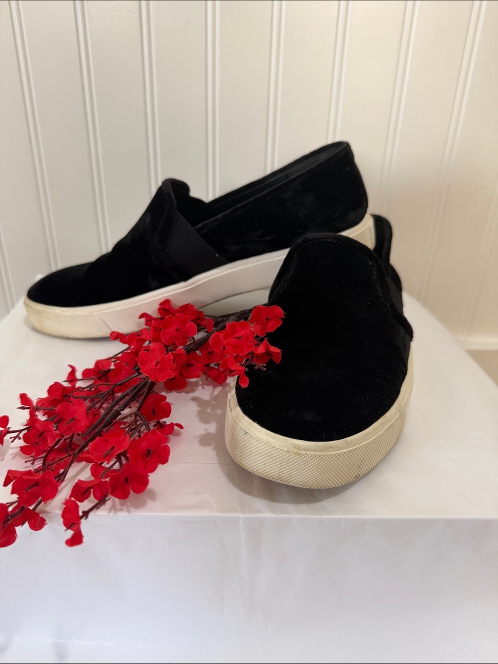 #1045 VINCE. Black Velvet Slip-On Sneakers